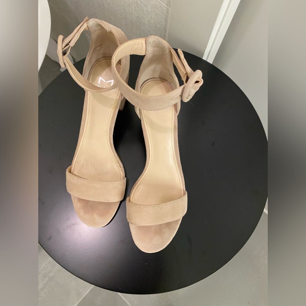 EUC Marc Fisher chunky heel strappy suede sandals, size 7